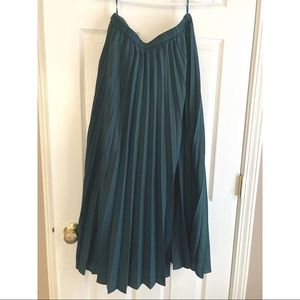 Uniqlo Emerald Green Pleated Midi Skirt